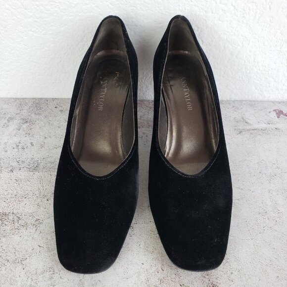 Vintage Ann Taylor Italy Black Velvet Pumps Spool Kitten Heel Shoes 7M Evening - Picture 9 of 15